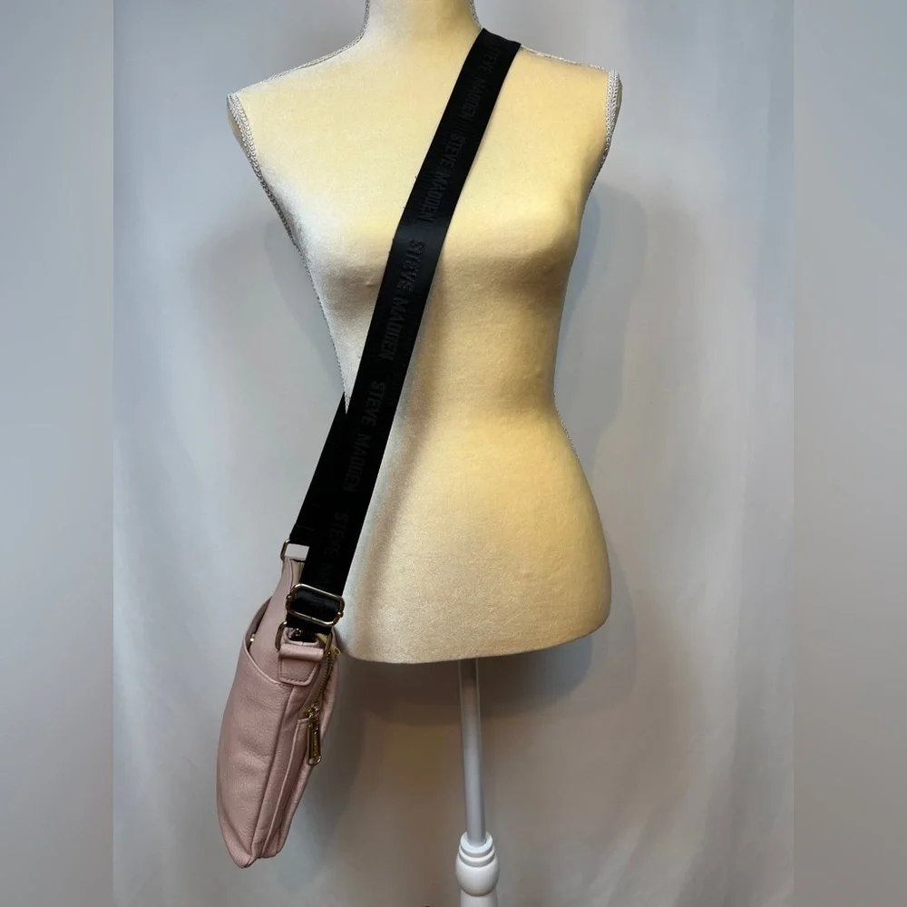 Steve Madden Light Pink Stamped Logo Crossbody. - Picture 7 of 10